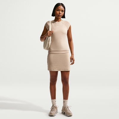 Nike Sportswear Chill Knit Sıkı Kesimli Kısa Kollu Fitilli Kadın Üstü görsel 4