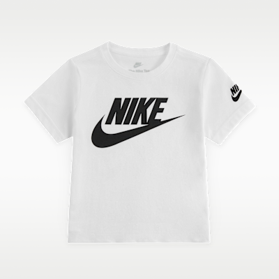 Playera Evergreen para niños talla pequeña Nike Futura