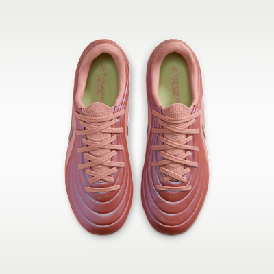 Tacos de fútbol de corte low para terrenos múltiples Nike Jr. Tiempo Maestro Academy LE