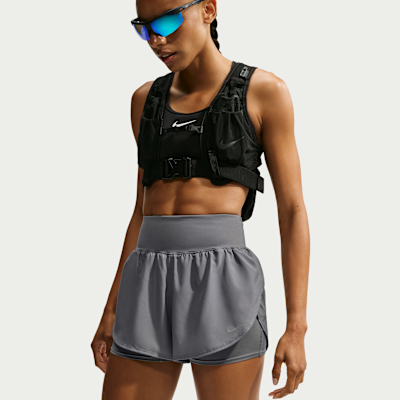 Nike Flow Dri-FIT Yüksek Belli 2'si 1 Arada Kadın Koşu Şortu görsel 2