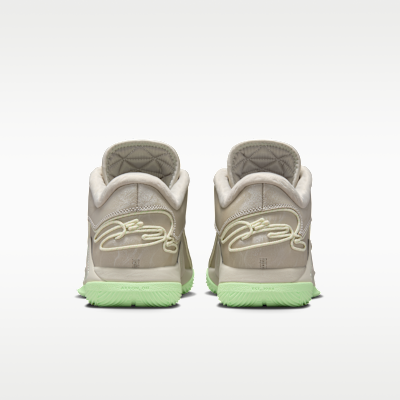 レブロン 22 EP バスケットボールシューズ