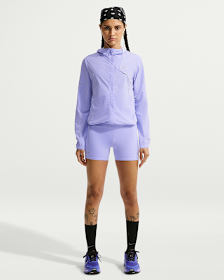 Женские тайтсы Nike Swift High-Waisted 4" Tight Shorts with Pockets для бега
