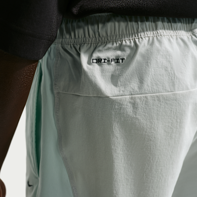 Nike Tech Dri-FIT Dokuma Renk Bloklu Erkek Şort görsel 6