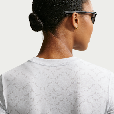 Nike Sportswear Chill Knit Dar Kesimli Crop Kadın Tişörtü görsel 2