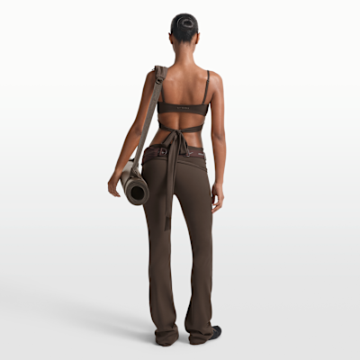 Γυναικείος στηθόδεσμος με χιαστί σχεδίαση NikeSKIMS Matte