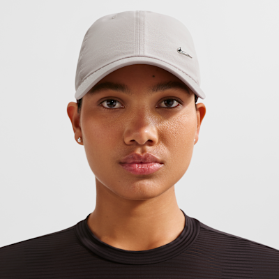 Nike Dri-FIT Club Unstructured Metal Swoosh Cap