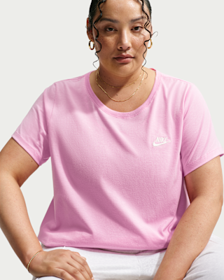 Женская футболка Nike Sportswear Club Essentials (Plus Size)
