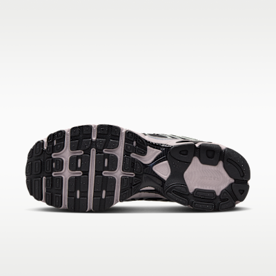 Γυναικεία παπούτσια Nike Air Max Moto 2K με ανακλαστικές πινελιές