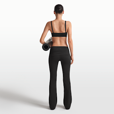 NikeSKIMS Matte Pantalón acampanado con cintura plegable - Mujer