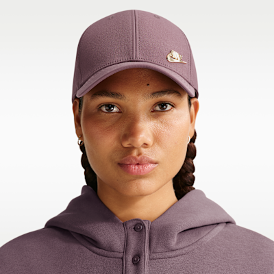 Gorra con logotipo de metal y estructura Nike Dri-FIT Club