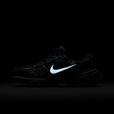 ナイキ V2K ラン メンズシューズ
