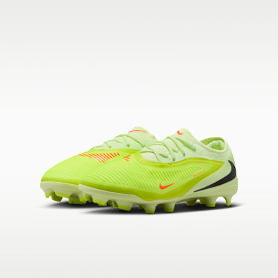 Tacos de fútbol para terrenos múltiples para niños grandes Nike Jr. Phantom 6 Low Pro