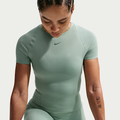 Nike Universa Dri-FIT Kısa Kollu Kadın Üstü