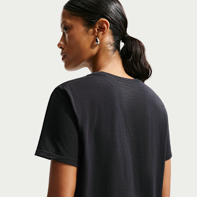 Nike Sportswear Essentials Logolu Kadın Tişörtü görsel 2