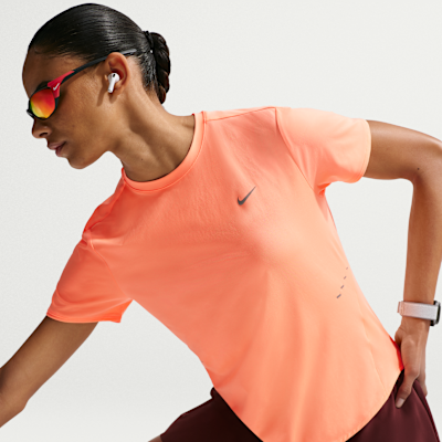 Nike Swift Dri-FIT Kısa Kollu Kadın Koşu Üstü görsel 3