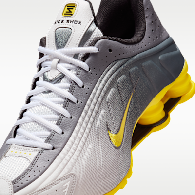 ナイキ ショックス R4 SE メンズシューズ