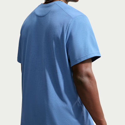 Nike Primary Dri-FIT Kısa Kollu Çok Yönlü Erkek Üstü görsel 7