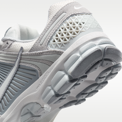 ナイキ ズーム ボメロ 5 ウィメンズシューズ リフレクティブ (再帰反射) アクセント付き