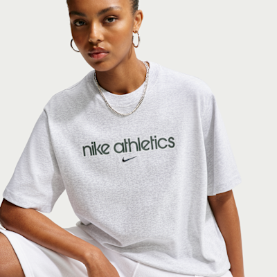 Nike Sportswear Essentials Kadın Tişörtü görsel 3