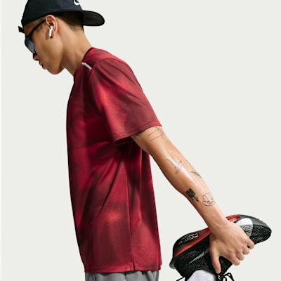 Nike Miler Dri-FIT Kısa Kollu Erkek Koşu Üstü görsel 2