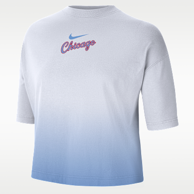 Firkantet Chicago Bulls Courtside City Edition Premium Nike NBA-T-shirt til kvinder