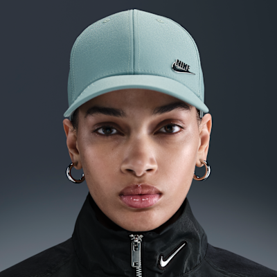 Nike Dri-FIT Club Structured Metal Logo Cap