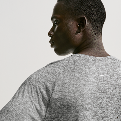 Nike Stride Dri-FIT ADV Kısa Kollu Erkek Koşu Üstü görsel 2