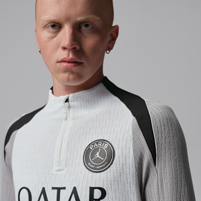 Nike Paris Saint-Germain Strike Elite Night Edition Jordan Dri-FIT ADV Örgü Erkek Futbol Antrenman Üstü görsel 3