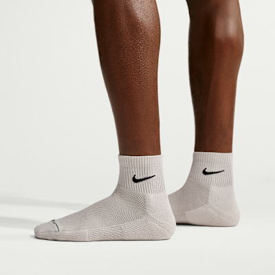 Nike Everyday Elevated Bilek Çorapları (3 Çift) görsel 3