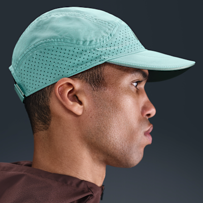 Gorra con diseño reflejante sin estructura Nike Fly Dri-FIT ADV