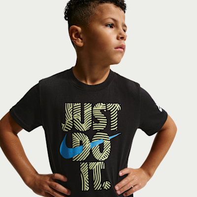 Playera con gráfico para niños talla pequeña Nike In The Zone