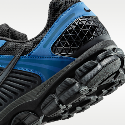 Nike Zoom Vomero 5 SE Men's Shoes with Reflective Accents