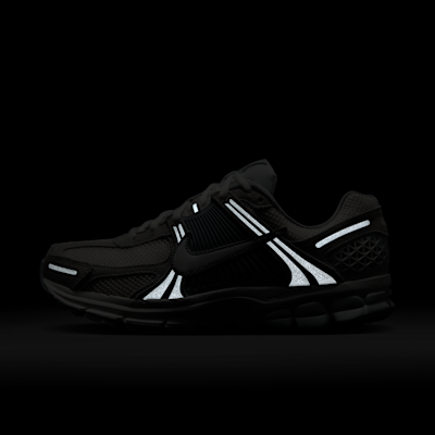 ナイキ ズーム ボメロ 5 ウィメンズシューズ リフレクティブ (再帰反射) アクセント付き