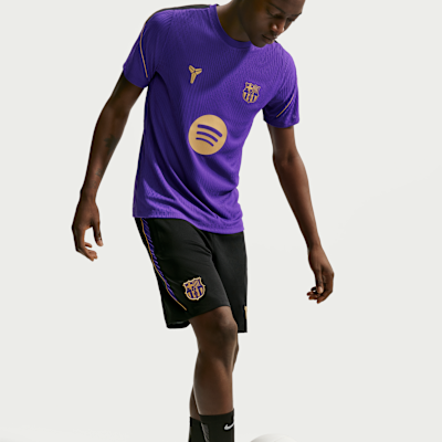 Nike FC Barcelona Strike Deplasman Kobe Dri-FIT Örgü Erkek Futbol Şortu görsel 4