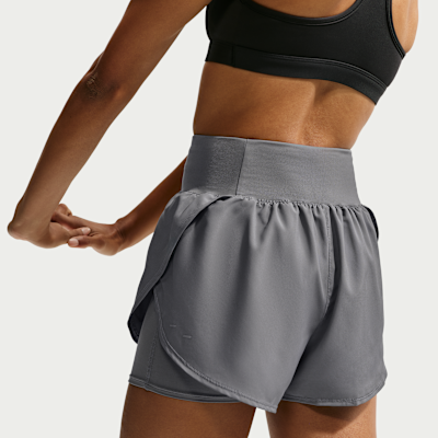 Nike Flow Dri-FIT Yüksek Belli 2'si 1 Arada Kadın Koşu Şortu görsel 3