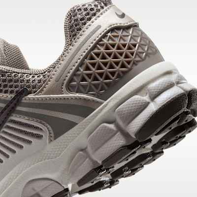 Nike Vomero 5 Older Kids' Shoes with Reflective Design Accents