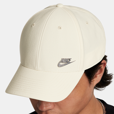 Nike Dri-FIT Club Structured Metal Logo Cap