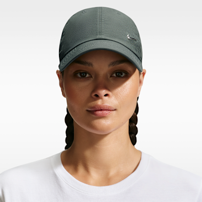 Nike Dri-FIT Club Yumuşak Metal Swoosh Şapka