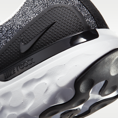 รองเท้าวิ่งโร้ดรันนิ่งผู้หญิง Nike Phantom Run 2