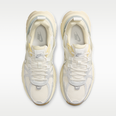 ナイキ V2K ラン ウィメンズシューズ リフレクティブ (再帰反射) アクセント付き