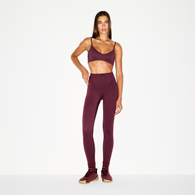 NikeSKIMS Matte Women's High-Waisted V-Line 26" Leggings