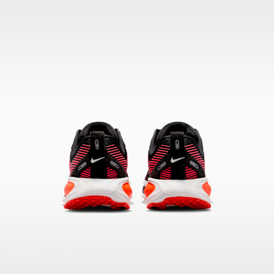 Tenis de correr en pavimento para niños grandes Nike Vomero 18