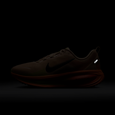 รองเท้าวิ่งโร้ดรันนิ่งผู้ชาย Nike Vomero 18