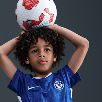 Chelsea F.C. 2025/26 Stadium Home Younger Kids' Nike Football Replica 3-Piece Kit