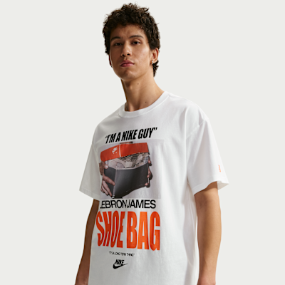 LeBron "Shoe Bag" เสื้อยืดบาสเก็ตบอลผู้ชาย Nike