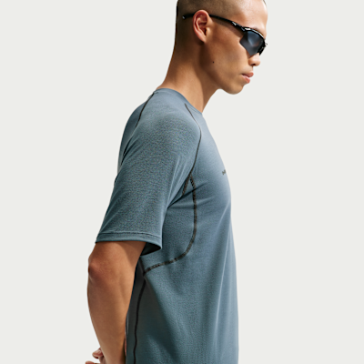 Nike Tech Dri-FIT Kısa Kollu Erkek Üstü görsel 2