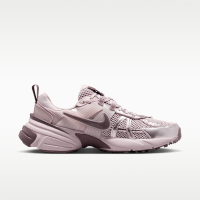 Tenis con detalles reflejantes para mujer Nike V2K Run