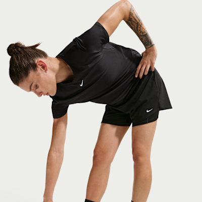 Nike One Dri-FIT Yüksek Belli 8 cm 2'si 1 Arada Kadın Şortu görsel 4