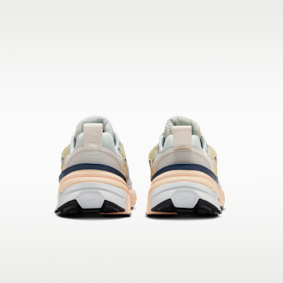 ナイキ V2K ラン ウィメンズシューズ リフレクティブ (再帰反射) アクセント付き