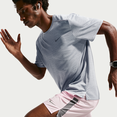 Nike Miler Dri-FIT Kısa Kollu Erkek Koşu Üstü görsel 3